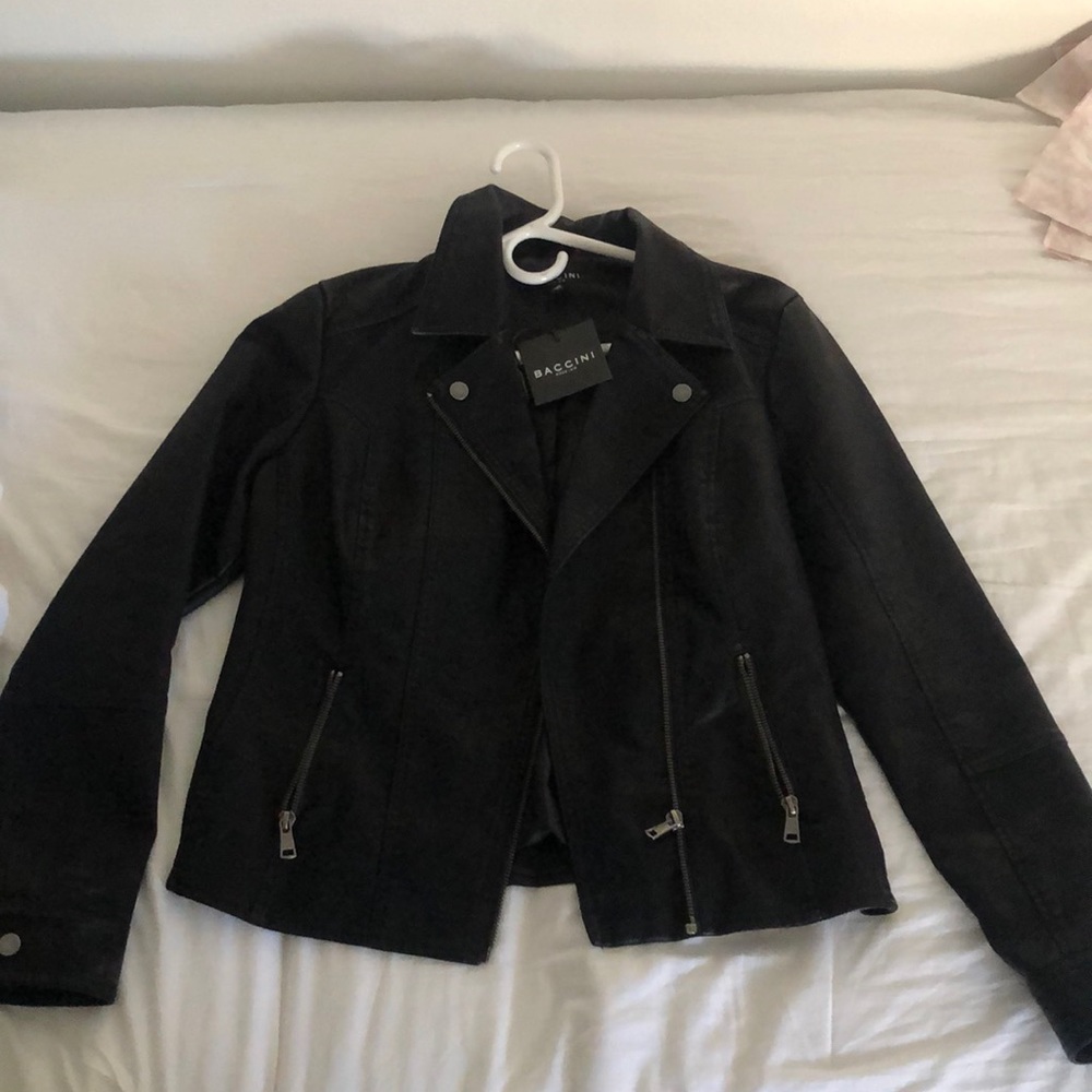 BLACK LEATHER JACKET
